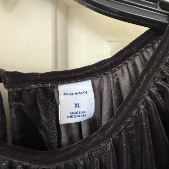 Old Navy shirred black velvet swing blouse - Picture 5 of 6
